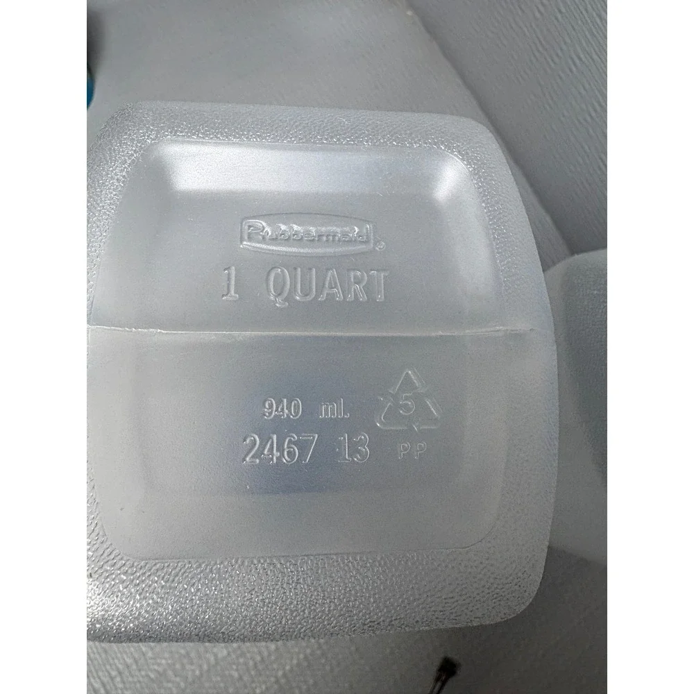 Set of 2 Rubbermaid Vintage 1 Qt Juice Water Bottle  Blue Flip Top Frosted‎